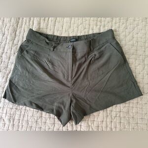 LOFT Women’s textured pleated shorts olive green